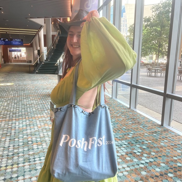 Meet your Posher, Hannah - Picture 5 of 8